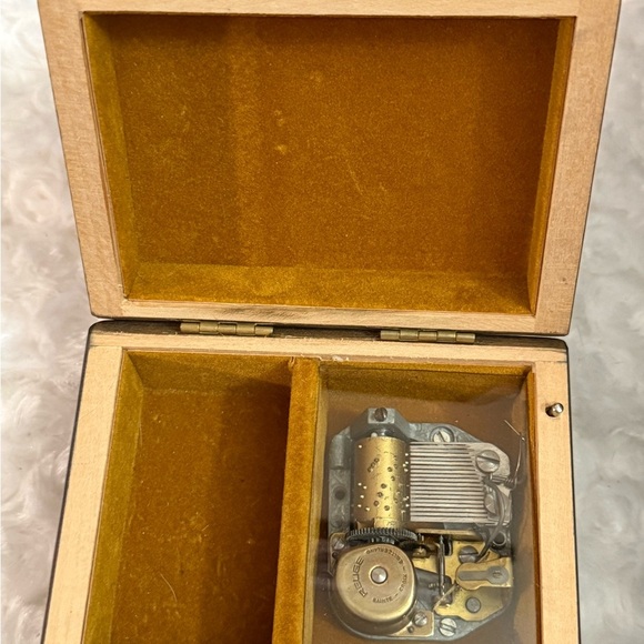 Reuge Swiss Musical Movement Box - Picture 4 of 13